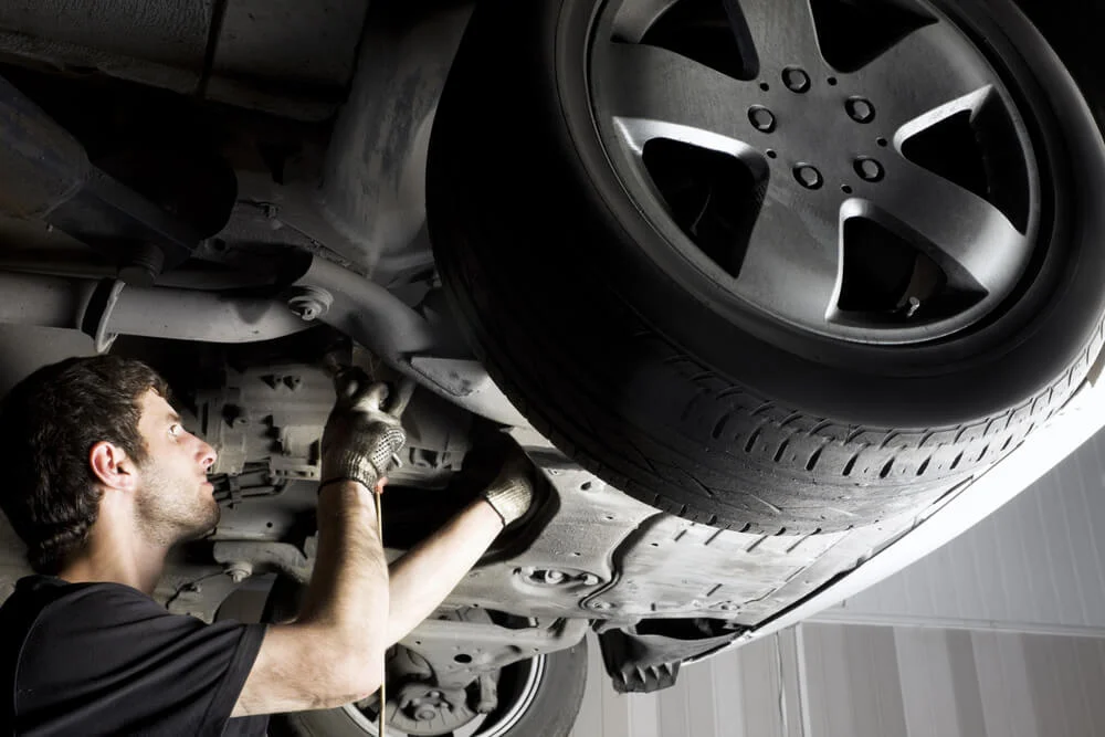 main image for car mechanic serving brakes